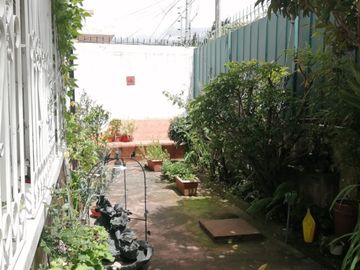 Casa rentera de 3 departamentos en Venta. Seminario Mayor /  Av América y Colón. / Parque Italia / Seminario Mayor