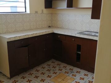 Casa rentera de 3 departamentos en Venta. Seminario Mayor /  Av América y Colón. / Parque Italia / Seminario Mayor