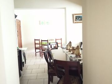Casa rentera de 3 departamentos en Venta. Seminario Mayor /  Av América y Colón. / Parque Italia / Seminario Mayor
