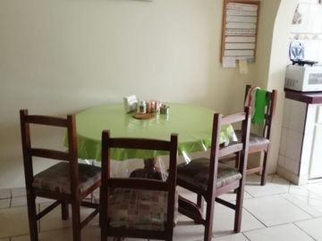 Casa rentera de 3 departamentos en Venta. Seminario Mayor /  Av América y Colón. / Parque Italia / Seminario Mayor