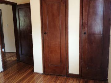Casa rentera de 3 departamentos en Venta. Seminario Mayor /  Av América y Colón. / Parque Italia / Seminario Mayor