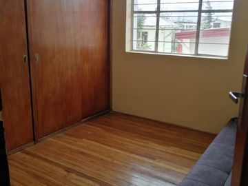 Casa rentera de 3 departamentos en Venta. Seminario Mayor /  Av América y Colón. / Parque Italia / Seminario Mayor