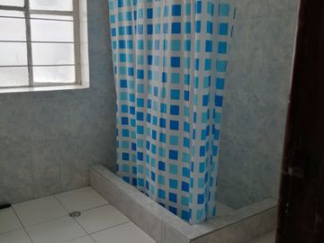 Casa rentera de 3 departamentos en Venta. Seminario Mayor /  Av América y Colón. / Parque Italia / Seminario Mayor