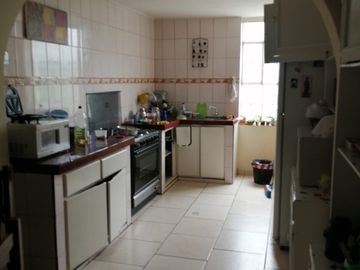Casa rentera de 3 departamentos en Venta. Seminario Mayor /  Av América y Colón. / Parque Italia / Seminario Mayor