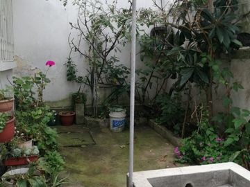 Casa rentera de 3 departamentos en Venta. Seminario Mayor /  Av América y Colón. / Parque Italia / Seminario Mayor