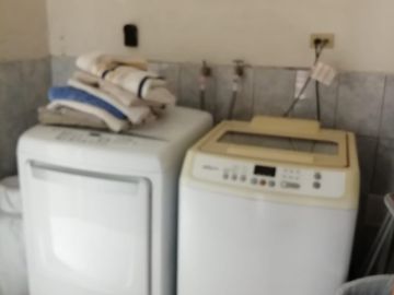 Casa rentera de 3 departamentos en Venta. Seminario Mayor /  Av América y Colón. / Parque Italia / Seminario Mayor