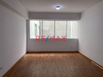 Magdalena - Departamento En Venta A Pocas Cuadras Del Malecon