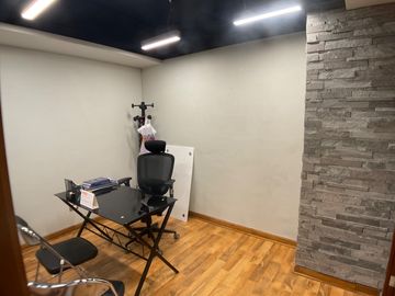 Oficina impecable y renovada