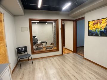 Oficina impecable y renovada