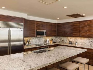 Condominio con vista al mar, terraza con Jacuzzi privado, alberca y gym, Pacific Ocean, Cabo San Lucas.