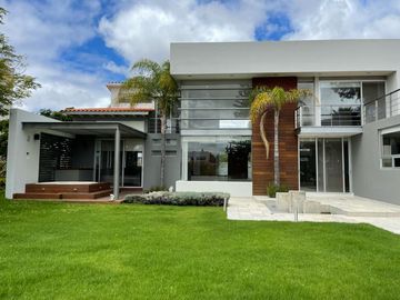 VENTA DE  RESIDENCIA DE CUATRO RECAMARAS EN CAMPANARIO CLUB DE GOLF