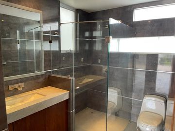 VENTA DE  RESIDENCIA DE CUATRO RECAMARAS EN CAMPANARIO CLUB DE GOLF