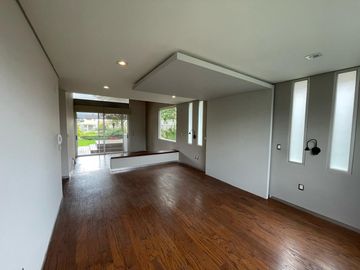 VENTA DE  RESIDENCIA DE CUATRO RECAMARAS EN CAMPANARIO CLUB DE GOLF