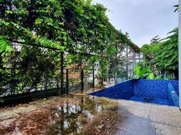 KOMPLEK 5 UNIT TOWNHOUSE MODERN at Jl KEMANG UTARA, JAKSEL