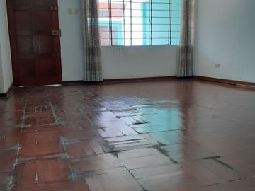 Vendo Departamento amplio en primer piso + cochera carport
