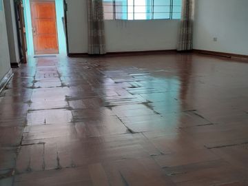 Vendo Departamento amplio en primer piso + cochera carport