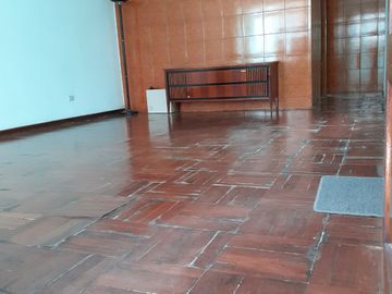 Vendo Departamento amplio en primer piso + cochera carport
