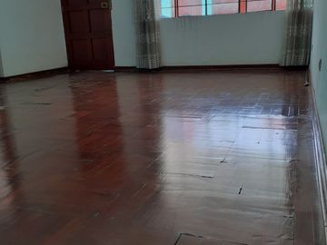 Vendo Departamento amplio en primer piso + cochera carport