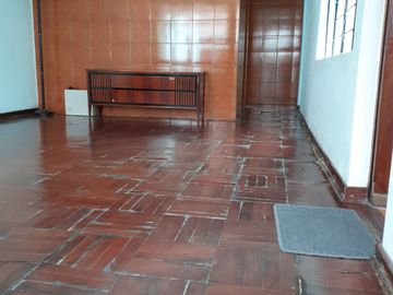Vendo Departamento amplio en primer piso + cochera carport