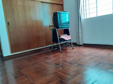 Vendo Departamento amplio en primer piso + cochera carport