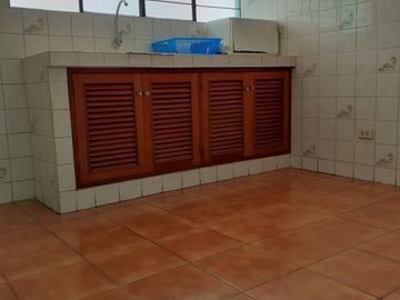 Vendo Departamento amplio en primer piso + cochera carport