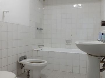 Vendo Departamento amplio en primer piso + cochera carport