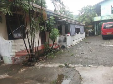 Kontrakan Hitung Tanah di Kebon Jeruk, Jakarta Barat