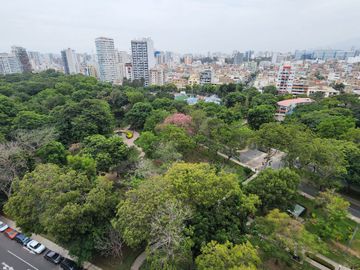 Departamento de 2 Dorm. 76 m²(2 Cocheras + Depósito), Vista a Parque Castilla