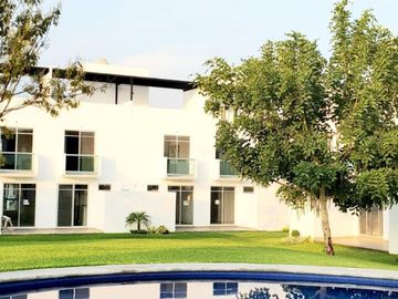 VENTA DE CASA EN EXCLUSIVO RESIDENCIAL CON ALBERCA EN YAUTEPEC, MORELOS