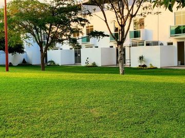 VENTA DE CASA EN EXCLUSIVO RESIDENCIAL CON ALBERCA EN YAUTEPEC, MORELOS
