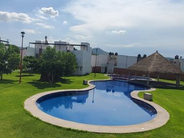 VENTA DE CASA EN EXCLUSIVO RESIDENCIAL CON ALBERCA EN YAUTEPEC, MORELOS