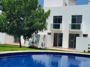 VENTA DE CASA EN EXCLUSIVO RESIDENCIAL CON ALBERCA EN YAUTEPEC, MORELOS