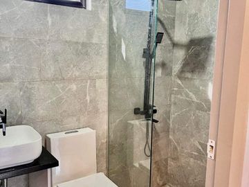 luxury House For SALe In clark MAnor NEar Clark!
