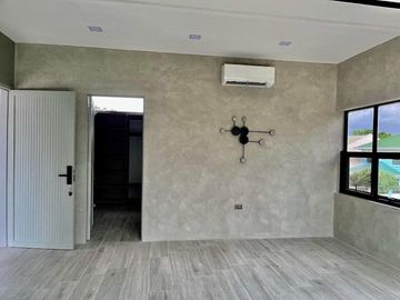 luxury House For SALe In clark MAnor NEar Clark!