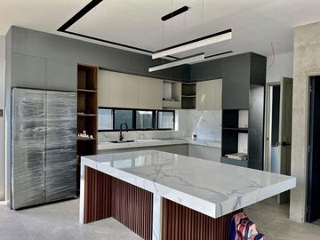 luxury House For SALe In clark MAnor NEar Clark!