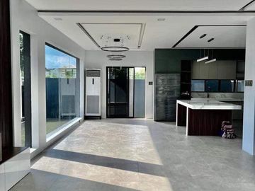 luxury House For SALe In clark MAnor NEar Clark!