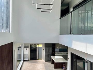 luxury House For SALe In clark MAnor NEar Clark!