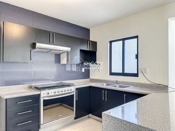 Magnífica casa en condominio con alberca y vigilancia