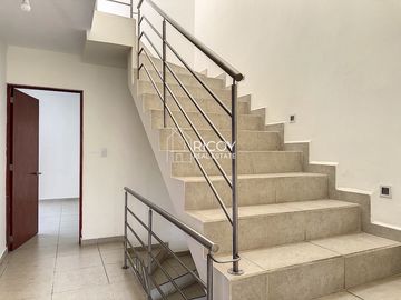 Magnífica casa en condominio con alberca y vigilancia