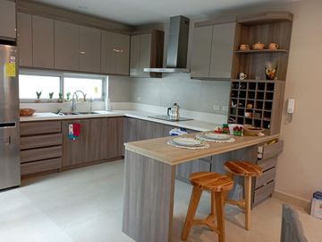 Venta Villa moderna y elegante a 50 mts. del mar, Salinas.