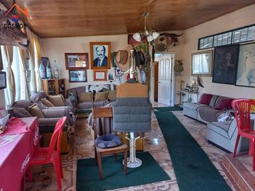 Venta de Casa con terreno en Cayambe, urbanización 1º de Mayo
