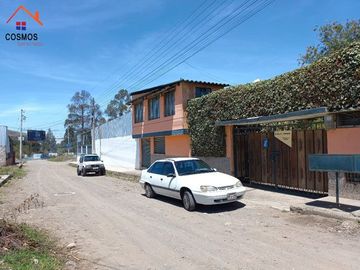 Venta de Casa con terreno en Cayambe, urbanización 1º de Mayo