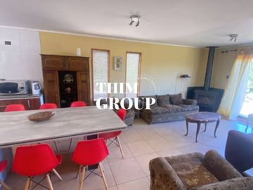 SE VENDE CASA EN TERRENO DE 2.500 CON CANCHA DE TENNIS EN MANTAGUA