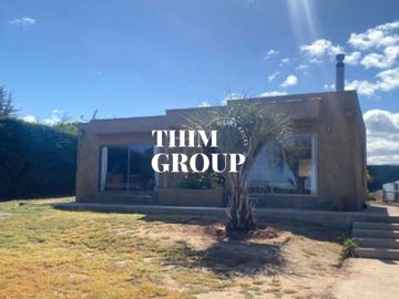 SE VENDE CASA EN TERRENO DE 2.500 CON CANCHA DE TENNIS EN MANTAGUA