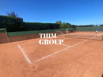 SE VENDE CASA EN TERRENO DE 2.500 CON CANCHA DE TENNIS EN MANTAGUA