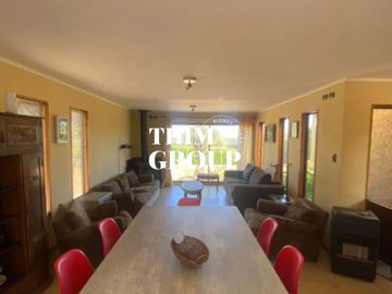 SE VENDE CASA EN TERRENO DE 2.500 CON CANCHA DE TENNIS EN MANTAGUA
