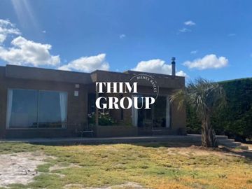 SE VENDE CASA EN TERRENO DE 2.500 CON CANCHA DE TENNIS EN MANTAGUA