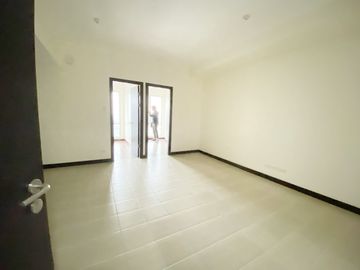 '932K DP LIPAT AGAD!! 2BR Rent to Own Condo in Makati San Lorenzo Place