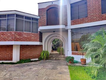Se Vende Casa en Urb. Residencial Monterrico, La Molina