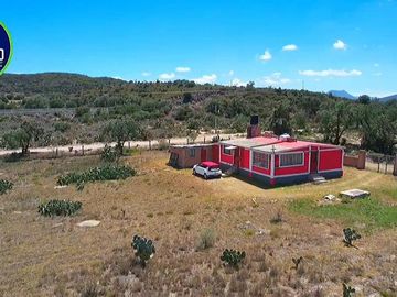 Casa con Terreno en Venta en Esquina, en Xochihuacán, Hidalgo.